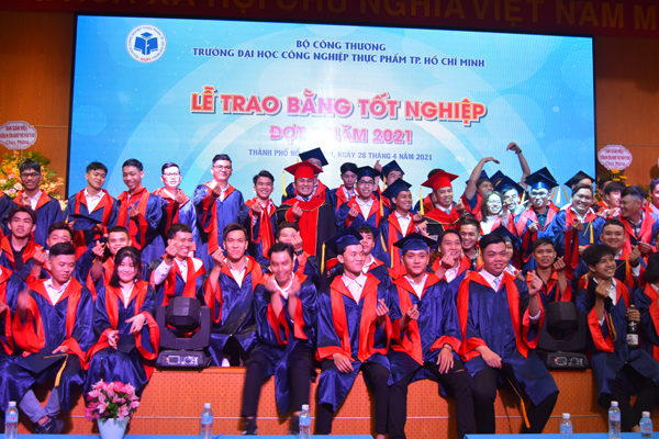 THÔNG BÁO_Danh sách sinh viên dự lễ TN - Sơ đồ chỗ ngồi tại Hội trường