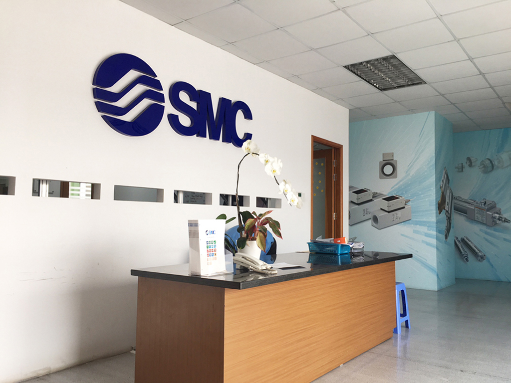 Tham quan thực tế lớp 08DHTDH tại công ty SMC