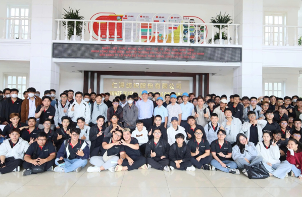 Tham quan kiến tập cho sinh viên Huit tại Công ty Cổ phần Dệt Renze